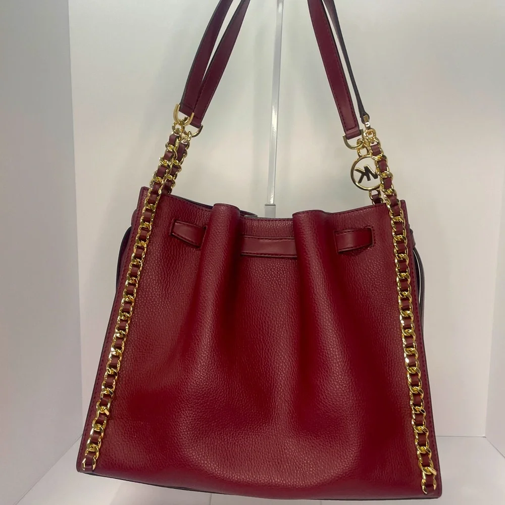 Michael Kors Mina Large Shoulder Bag with Gold Chain - Picture 3 of 10